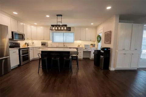 Kitchen - 2134 NW Saddleback Blvd, Norman, OK 73072 photo 2 of 2