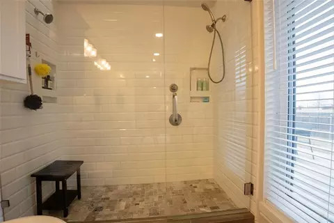 Bath - 2134 NW Saddleback Blvd, Norman, OK 73072 photo 1 of 2