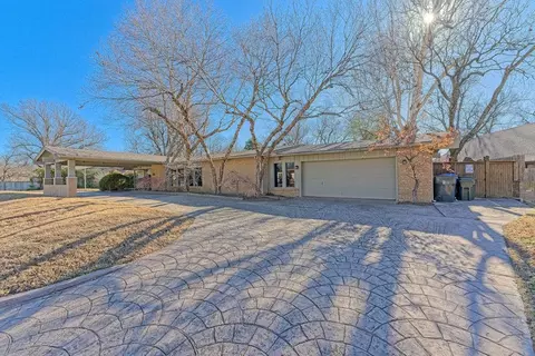 902 Mockingbird Ln, Norman, OK 73071