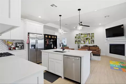 Kitchen - 3312 Continental Ct, Altus, OK 73521 photo 3 of 4