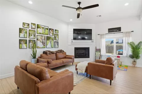 Living - 3312 Continental Ct, Altus, OK 73521 photo 1 of 3