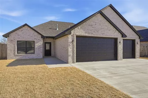 3312 Continental Ct, Altus, OK 73521
