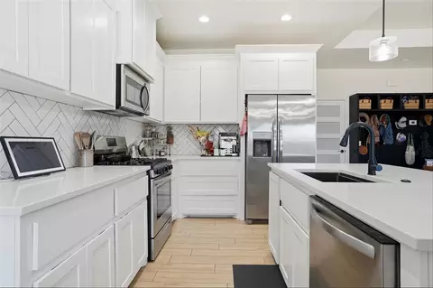 Kitchen - 3312 Continental Ct, Altus, OK 73521 photo 2 of 4