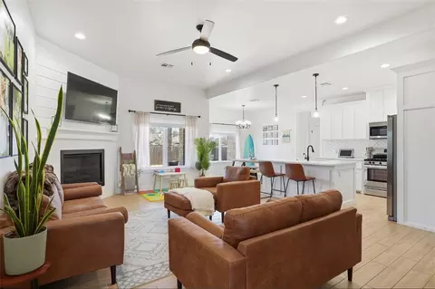 Living - 3312 Continental Ct, Altus, OK 73521 photo 3 of 3