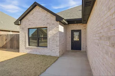 Exterior - 3312 Continental Ct, Altus, OK 73521 photo 4 of 8