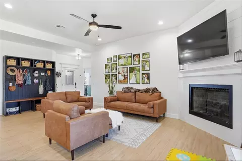 Living - 3312 Continental Ct, Altus, OK 73521 photo 2 of 3