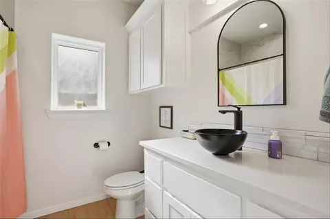 Bath - 3312 Continental Ct, Altus, OK 73521 photo 5 of 5