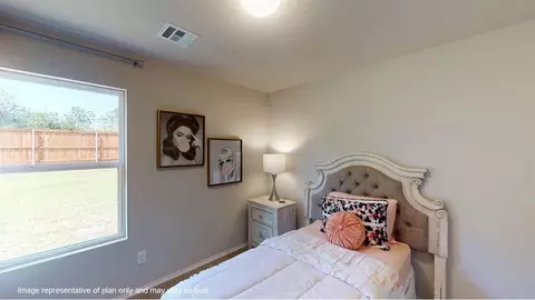 Bedroom - 1613 W Fall Rd, Noble, OK 73068 photo 2 of 4