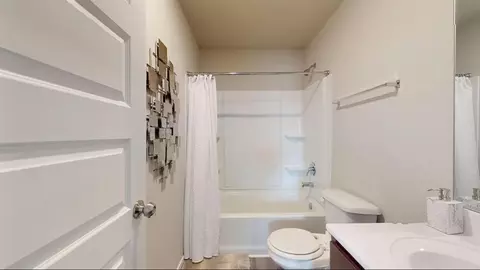 Bath - 1609 W Fall Rd, Noble, OK 73068 photo 2 of 2