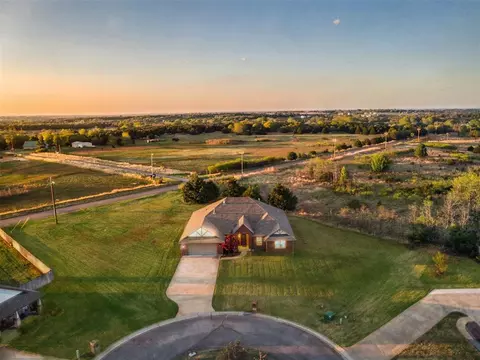 1451 Lookout Cir, Edmond, OK 73025