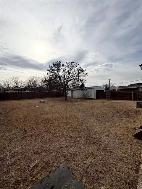 812 E North Boundary St, Sentinel, OK 73664 photo 5