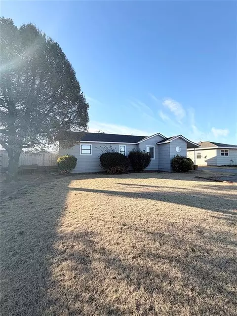 812 E North Boundary St, Sentinel, OK 73664