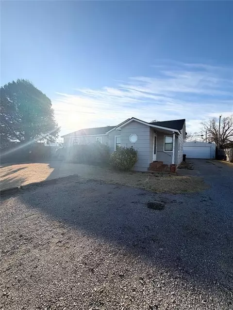 812 E North Boundary St, Sentinel, OK 73664 photo 2