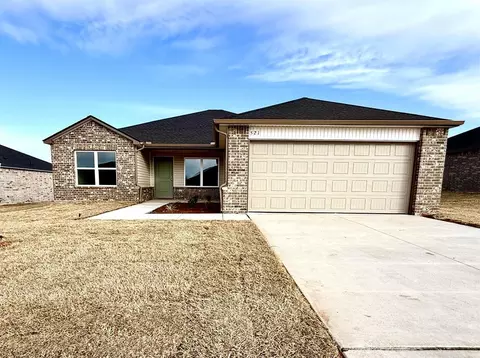 521 Hillsboro Dr, Noble, OK 73068