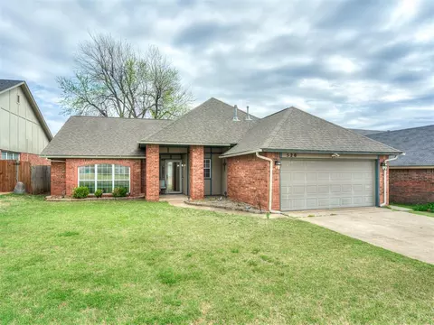 520 Greenfield Dr, Yukon, OK 73099