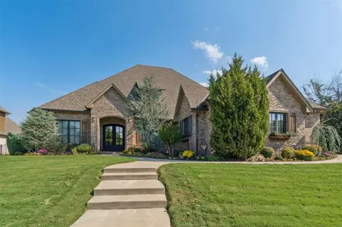 2908 Fountain Creek Dr, Edmond, OK 73034
