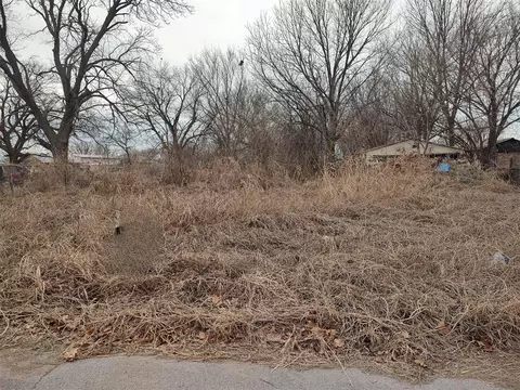 311 NE 3rd St, Lindsay, OK 73052