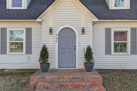 Exterior - 200 SW 5th, Tuttle, OK 73089 photo 4 of 6