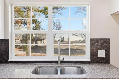 Kitchen - 200 SW 5th, Tuttle, OK 73089 photo 2 of 6