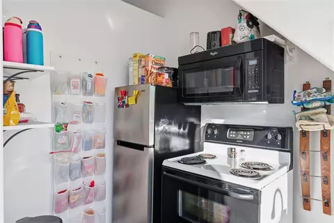 Kitchen - 200 SW 5th, Tuttle, OK 73089 photo 5 of 6