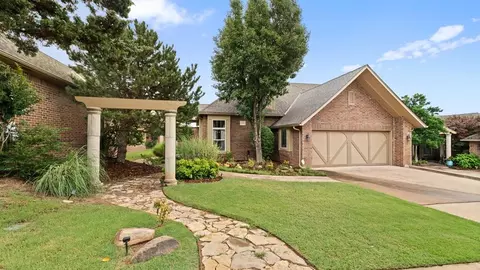 704 Capri Pl, Edmond, OK 73034