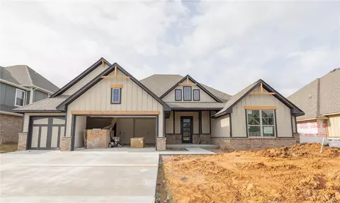 9312 NW 116th St, Yukon, OK 73099