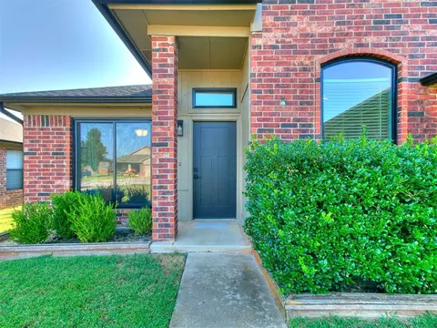 2005 Old Central Dr, Norman, OK 73071
