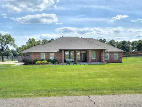 200 Meadow Lark Ln, Blanchard, OK 73010