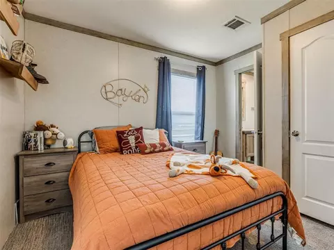 Bedroom - 423972 E 1060 Rd, Checotah, OK 74426 photo 3 of 5