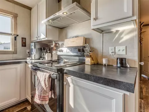 Kitchen - 423972 E 1060 Rd, Checotah, OK 74426 photo 2 of 4