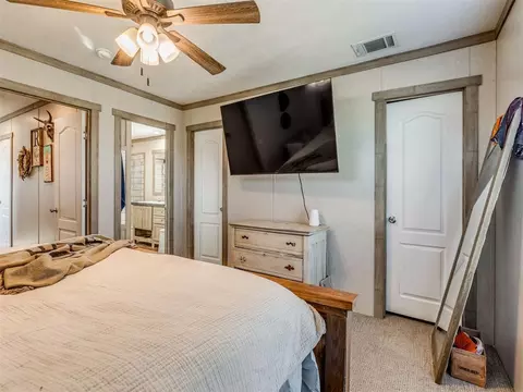 Bedroom - 423972 E 1060 Rd, Checotah, OK 74426 photo 2 of 5