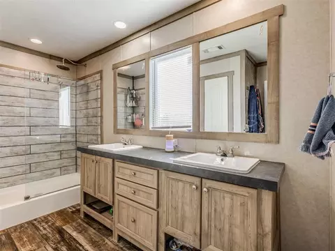 Bath - 423972 E 1060 Rd, Checotah, OK 74426 photo 1 of 4