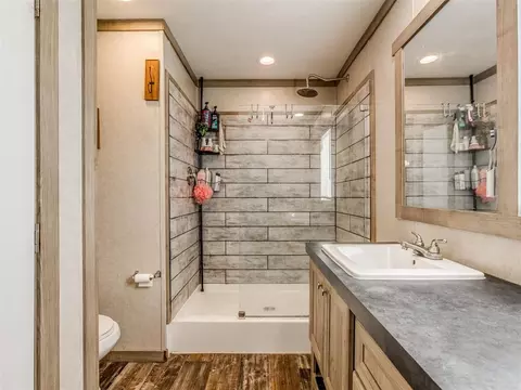 Bath - 423972 E 1060 Rd, Checotah, OK 74426 photo 2 of 4
