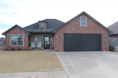 2806 Falling Leaves Dr, Weatherford, OK 73096
