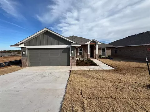 2504 Marsh Ln, Midwest City, OK 73130