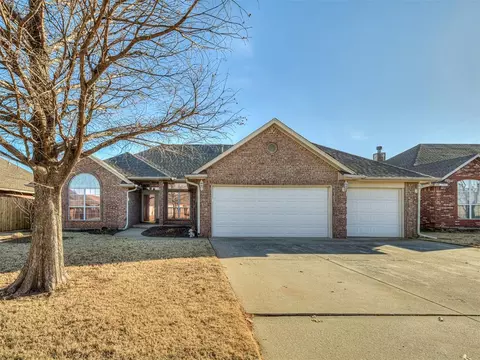 4012 Morningstar Dr, Yukon, OK 73099