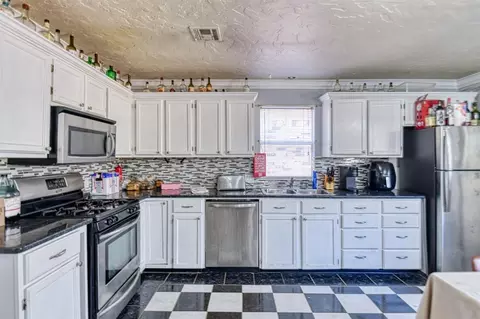 Kitchen - 1121 W Apache St, Norman, OK 73069 photo 2 of 3