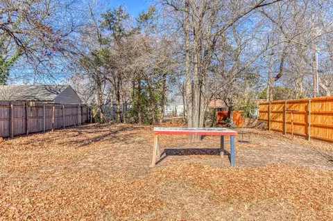 Exterior - 1121 W Apache St, Norman, OK 73069 photo 4 of 4