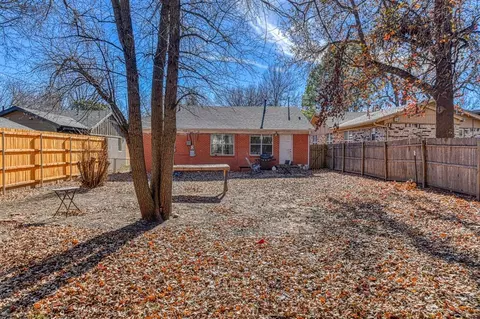 Exterior - 1121 W Apache St, Norman, OK 73069 photo 3 of 4