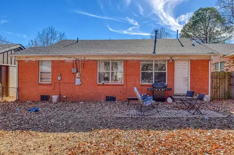 Exterior - 1121 W Apache St, Norman, OK 73069 photo 2 of 4