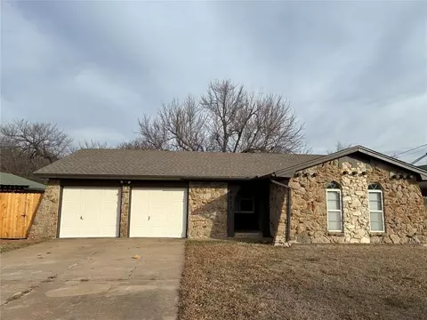 9925 NE 7th St, Midwest City, OK 73130