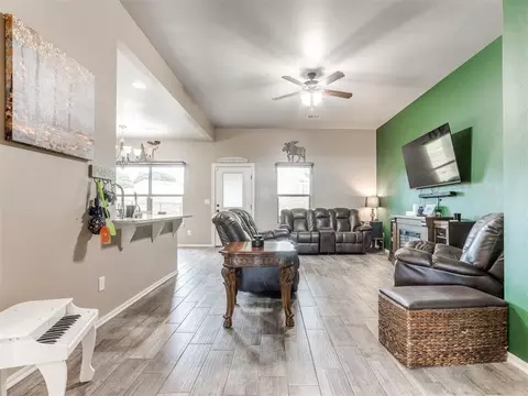 Living - 5702 Cedar Tree Cir, Guthrie, OK 73044 photo 1 of 3
