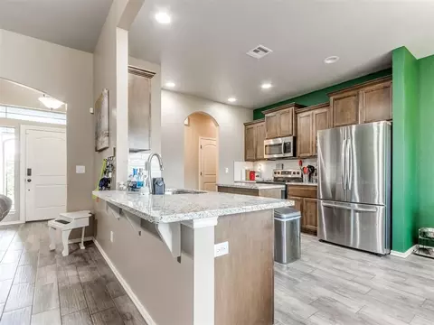 Kitchen - 5702 Cedar Tree Cir, Guthrie, OK 73044 photo 5 of 5