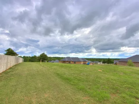 Exterior - 5702 Cedar Tree Cir, Guthrie, OK 73044 photo 8 of 9