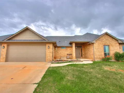 Exterior - 5702 Cedar Tree Cir, Guthrie, OK 73044 photo 3 of 9