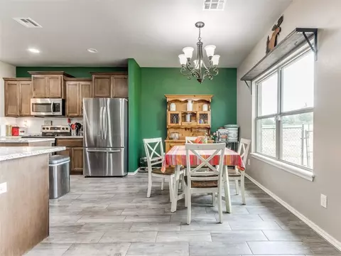 Dining - 5702 Cedar Tree Cir, Guthrie, OK 73044 photo 2 of 2
