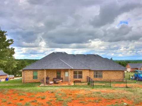 Exterior - 5702 Cedar Tree Cir, Guthrie, OK 73044 photo 7 of 9