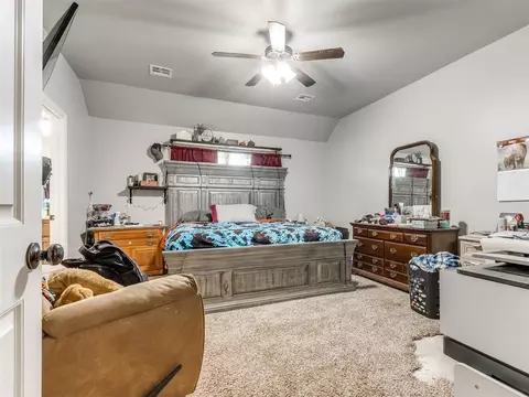 Bedroom - 5702 Cedar Tree Cir, Guthrie, OK 73044 photo 1 of 8