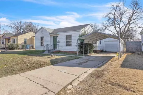 320 E Fairchild Dr, Midwest City, OK 73110
