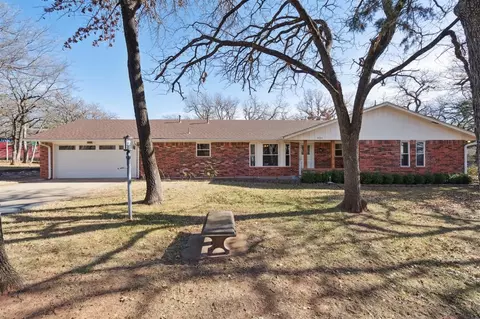 9724 N Timber Trl, Edmond, OK 73034